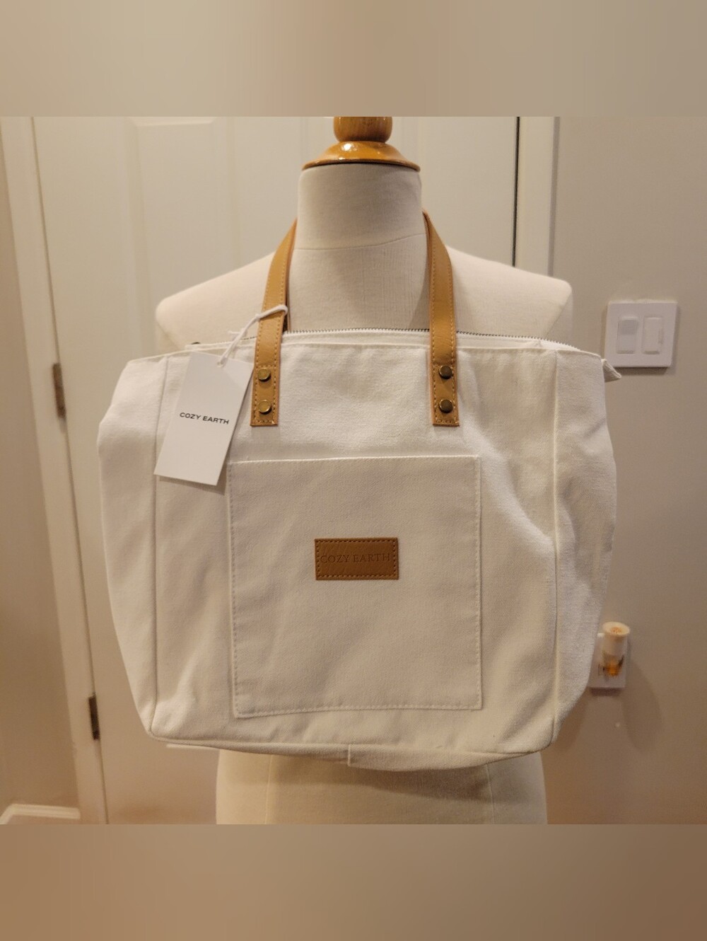 👜NWT~ COZY EARTH White Canvas Tote
